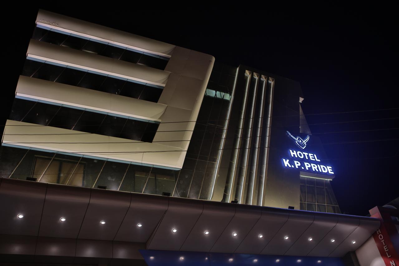 Hotel K P Pride Jalgaon Buitenkant foto