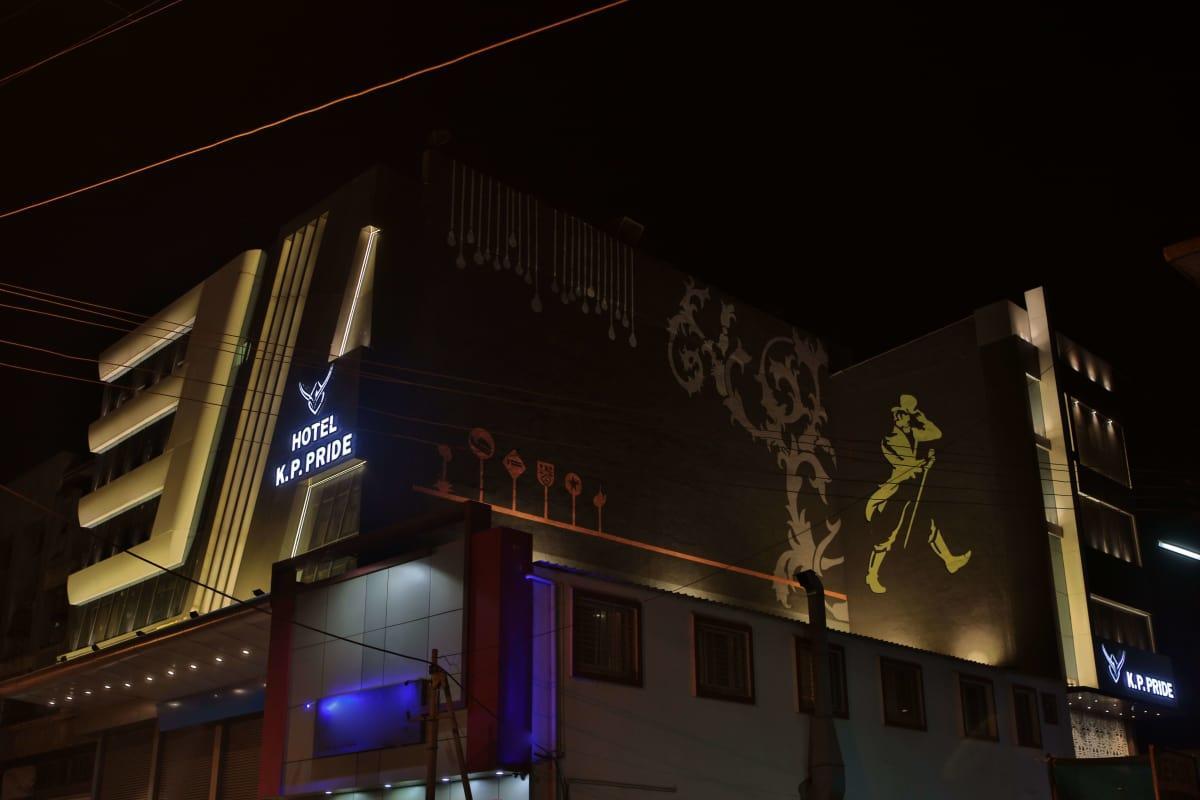 Hotel K P Pride Jalgaon Buitenkant foto