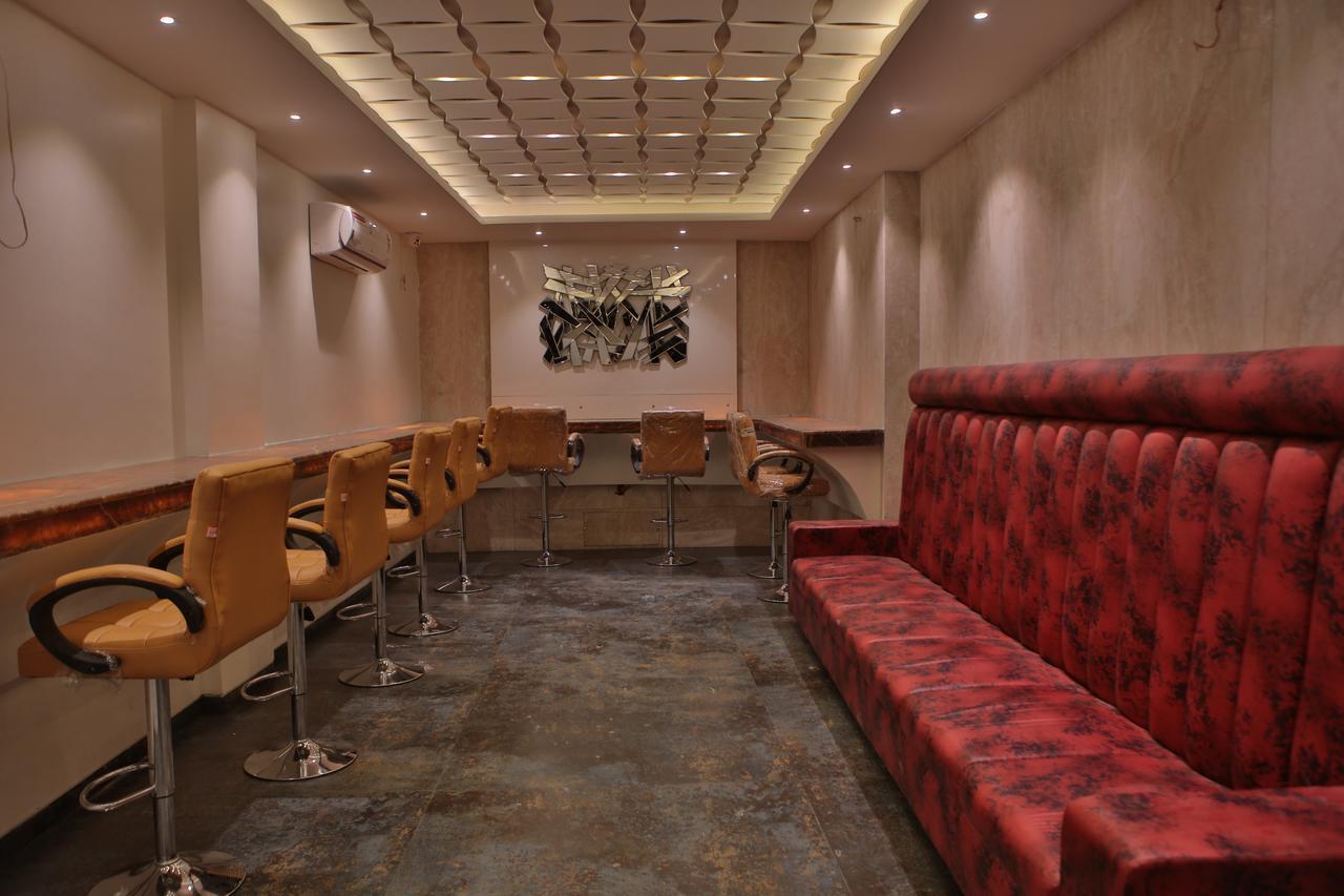Hotel K P Pride Jalgaon Buitenkant foto
